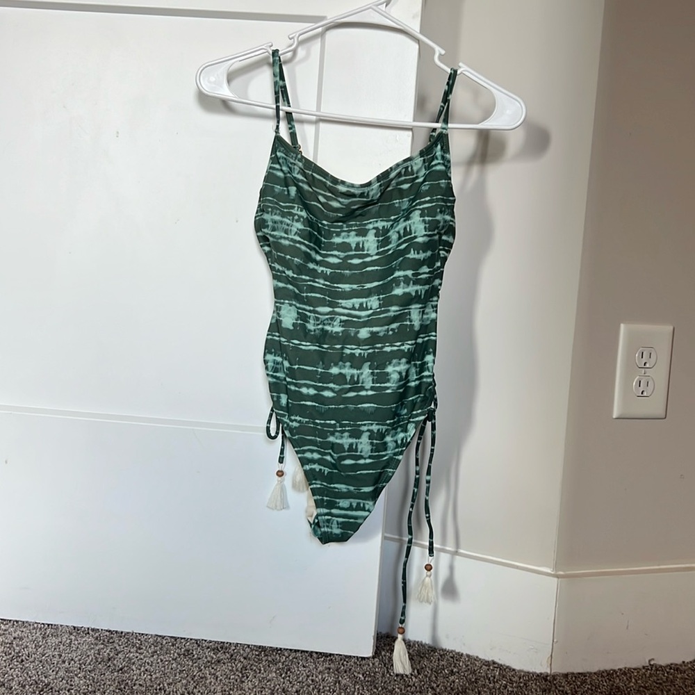 One piece swim suit